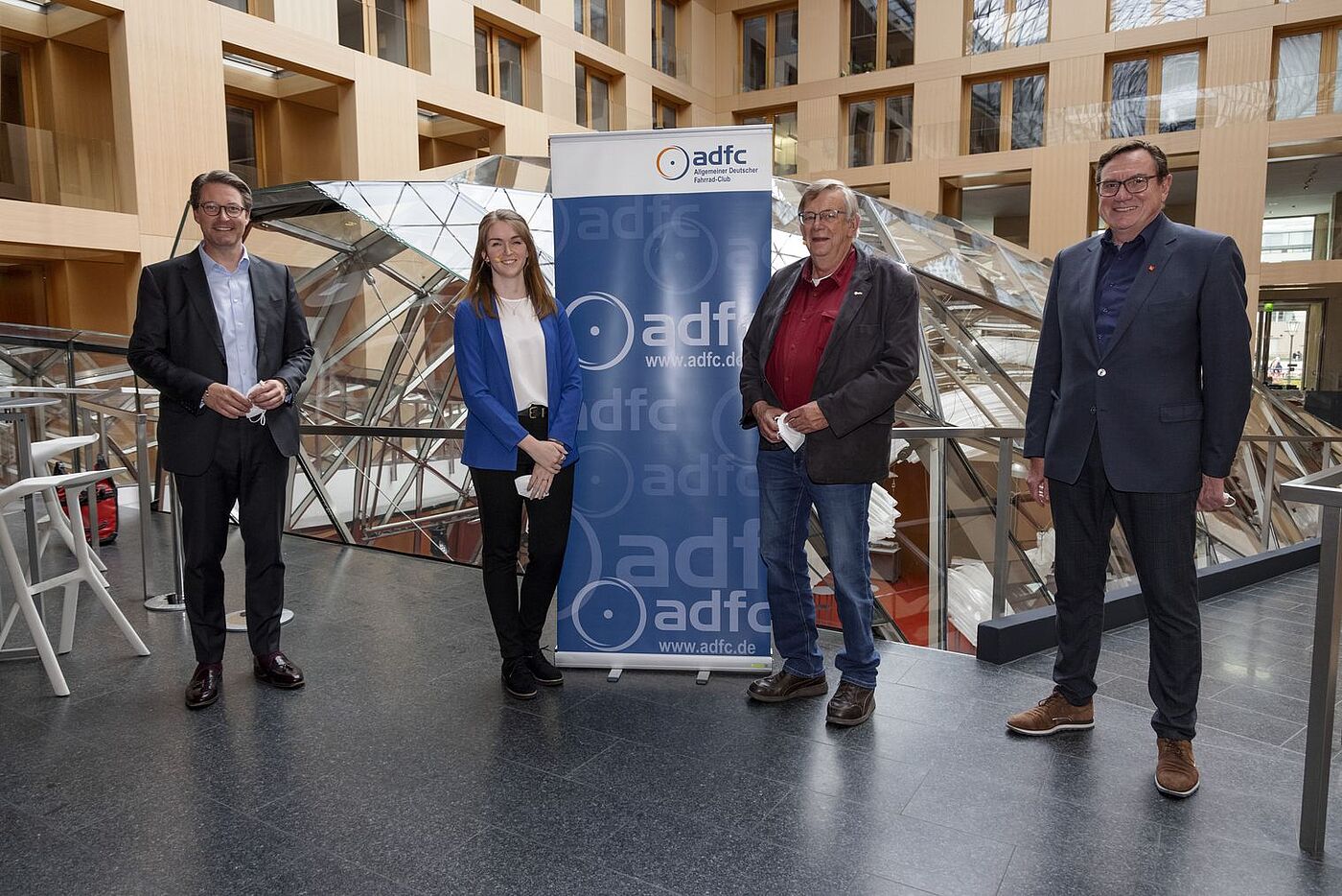 Parlamentarischer Abend So geht #Fahrradland: Bundesverkehrsminister Andreas Scheuer (CSU) und vom ADFC Rebecca Peters, Ludger Koopmann und Ulrich Syberg (v.l.n.r.).